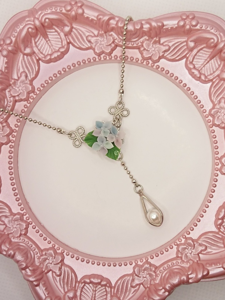 75 紫陽花ブーケのネックレス