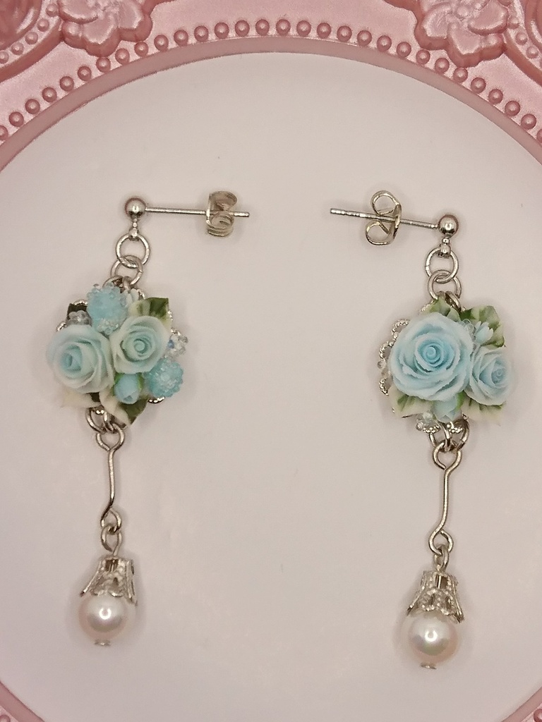 80 水色のバラブーケピアス(サージカルステンレス)パーツ変更可