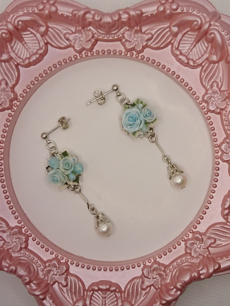 80 水色のバラブーケピアス(サージカルステンレス)パーツ変更可