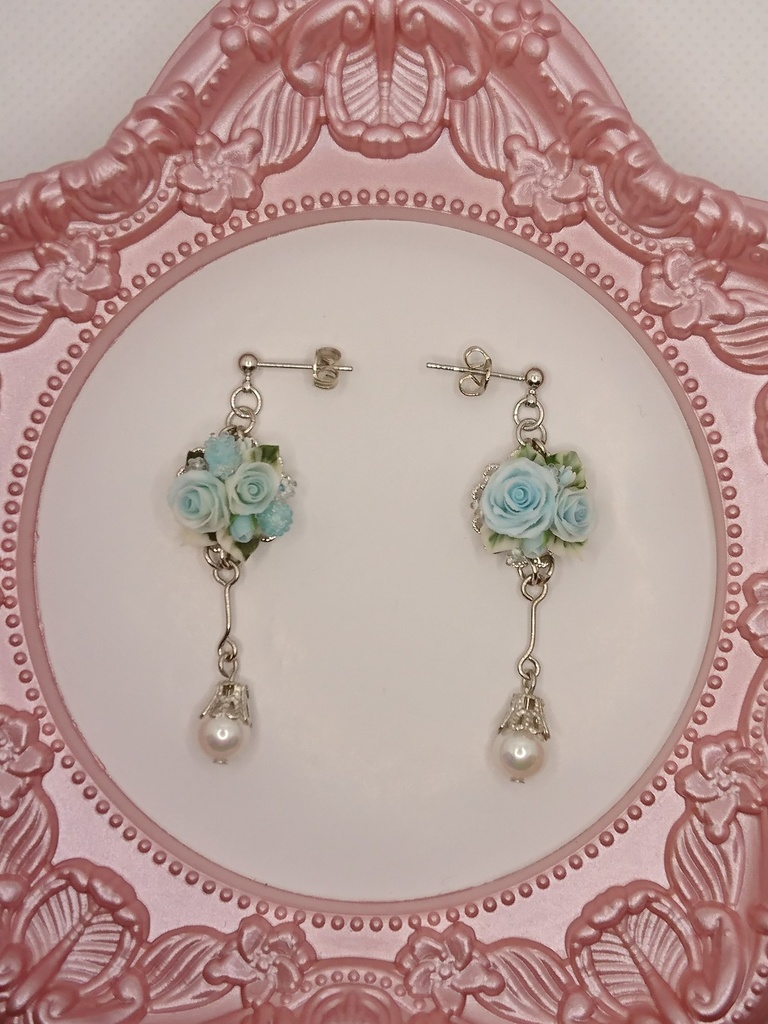 80 水色のバラブーケピアス(サージカルステンレス)パーツ変更可