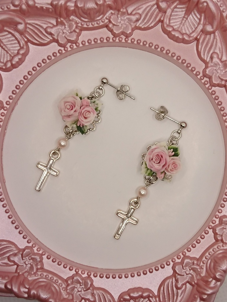 81 ピンクのバラブーケピアス（サージカルステンレス）パーツ変更可