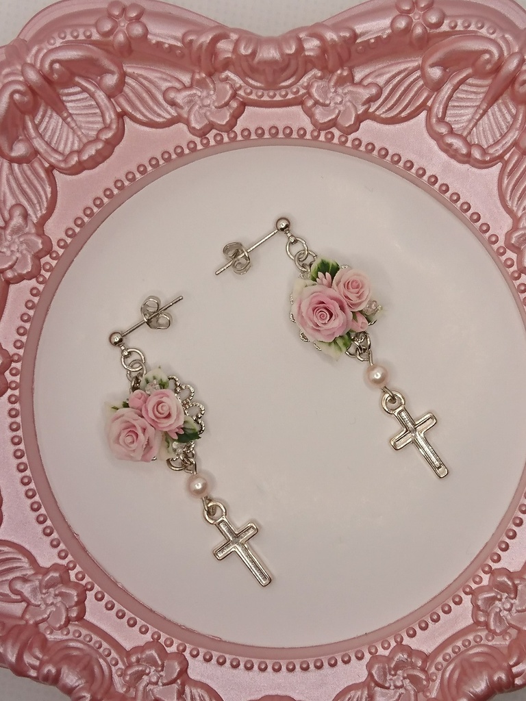 81 ピンクのバラブーケピアス(サージカルステンレス)パーツ変更可