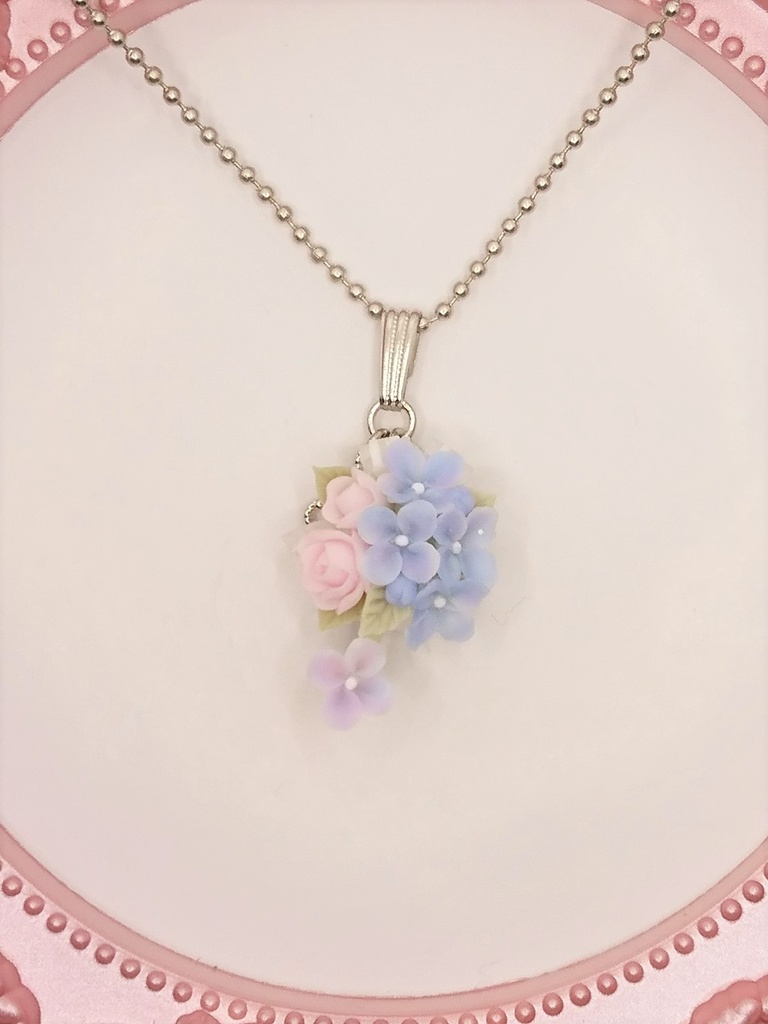 ライラックとバラのブーケネックレス