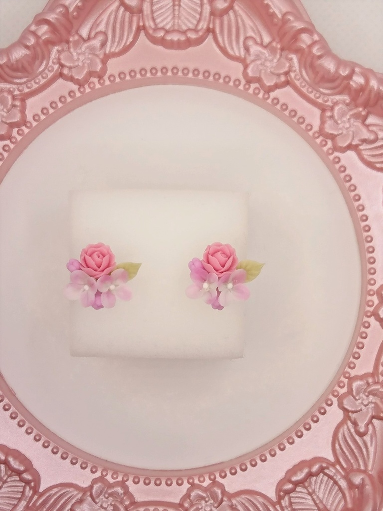 ピンクのライラックミニブーケピアス