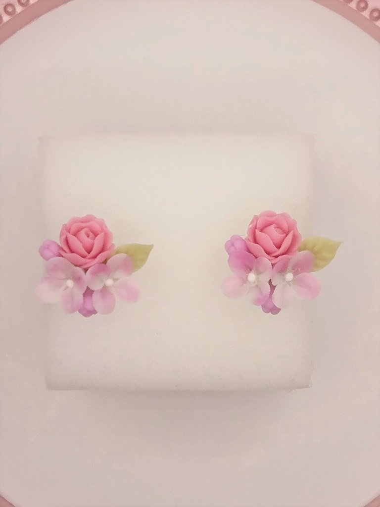 ピンクのライラックミニブーケピアス