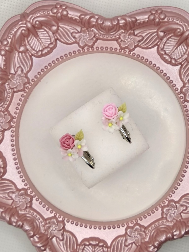 174 桜と濃ピンクのバラミニブーケイヤリング