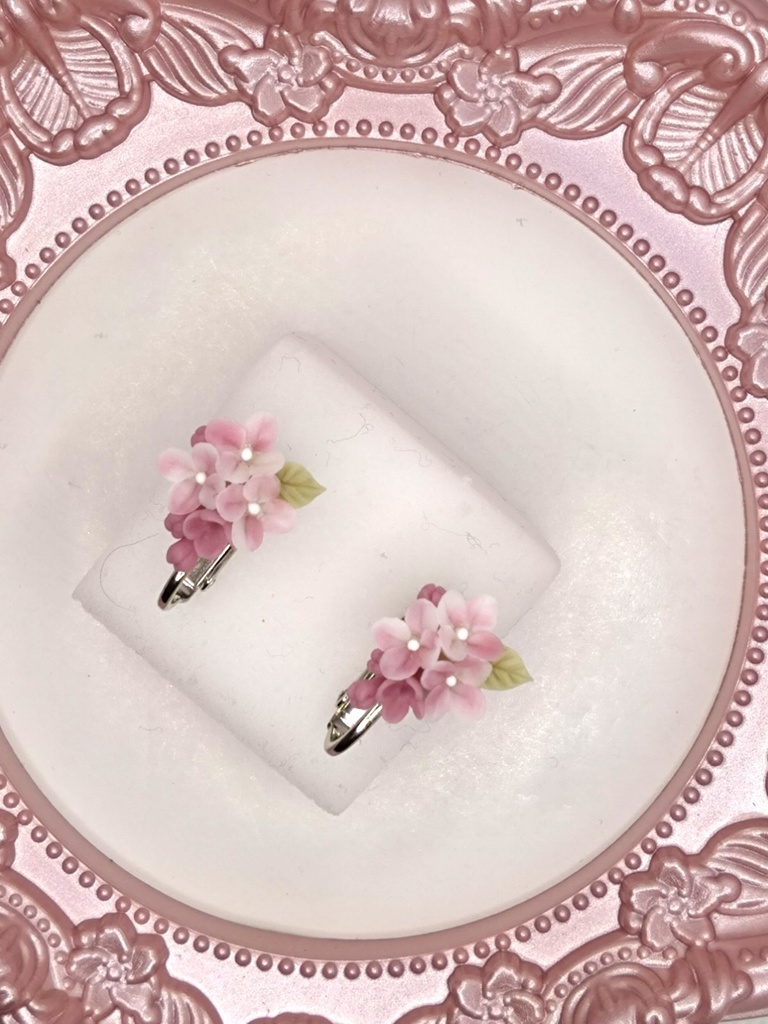 178 ライラックのミニブーケイヤリング（濃ピンク）