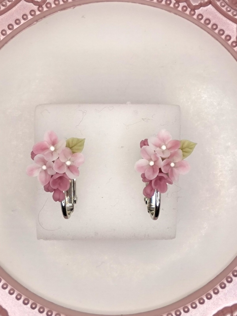 178 ライラックのミニブーケイヤリング(濃ピンク)