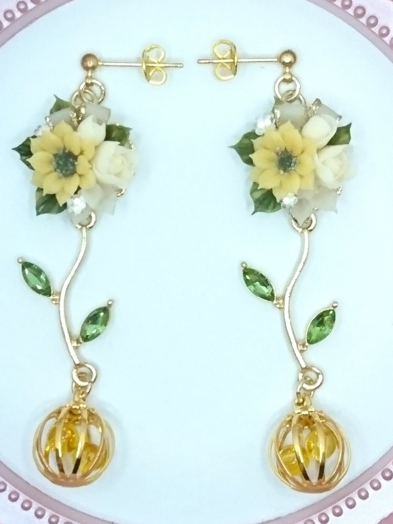 ひまわりのブーケピアス/イヤリング/樹脂ノンホールピアス/クリップ式イヤリング(サージカルステンレス)