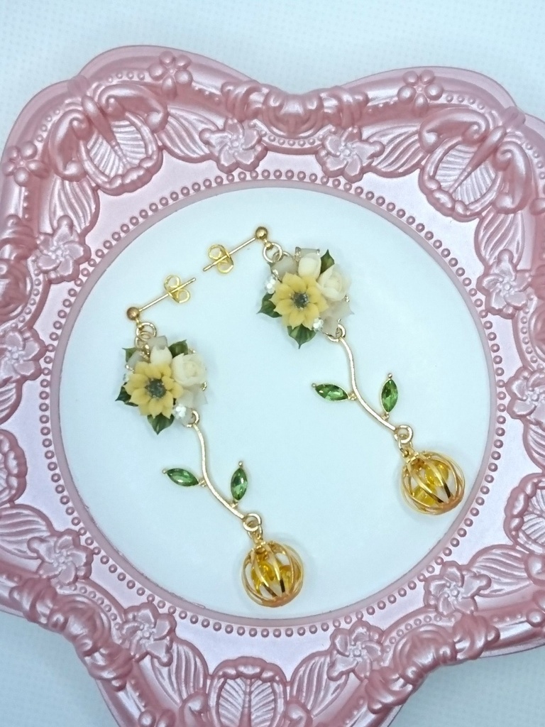 ひまわりのブーケピアス/イヤリング/樹脂ノンホールピアス/クリップ式イヤリング(サージカルステンレス)
