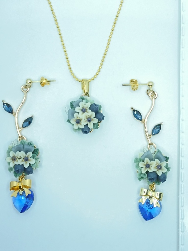 270 ブルーベリーブーケのネックレス