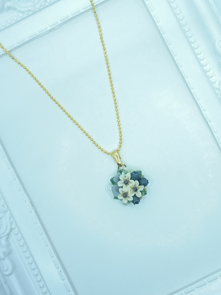 270 ブルーベリーブーケのネックレス