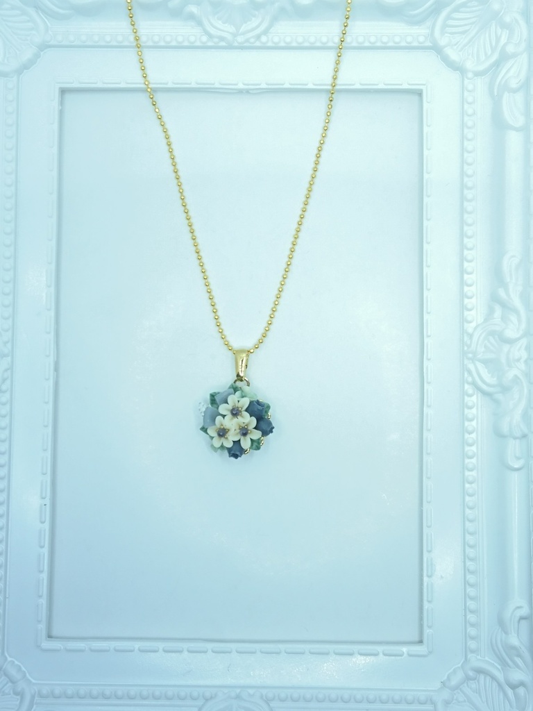 270 ブルーベリーブーケのネックレス