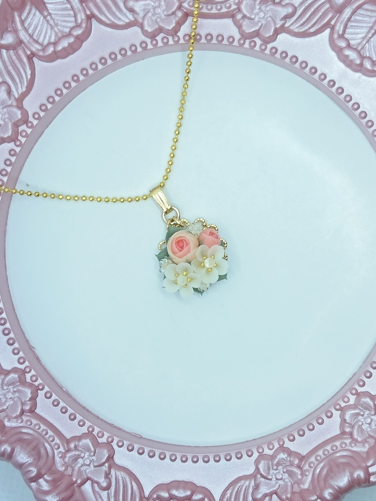 271 ピンクのラナンキュラスと桜のブーケネックレス