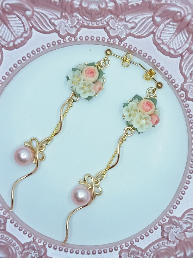 172 ピンクのラナンキュラスと桜のブーケピアス(サージカルステンレス)パーツ変更可