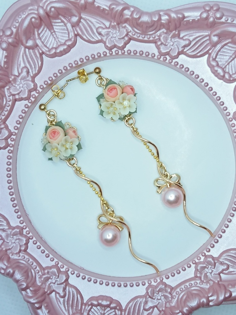 172 ピンクのラナンキュラスと桜のブーケピアス(サージカルステンレス)パーツ変更可