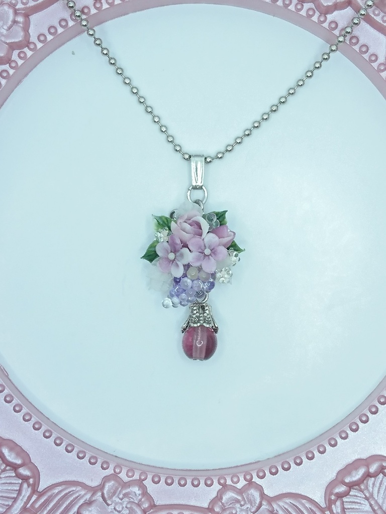 EB1【BOOTH限定品】ぶどうのブーケネックレス