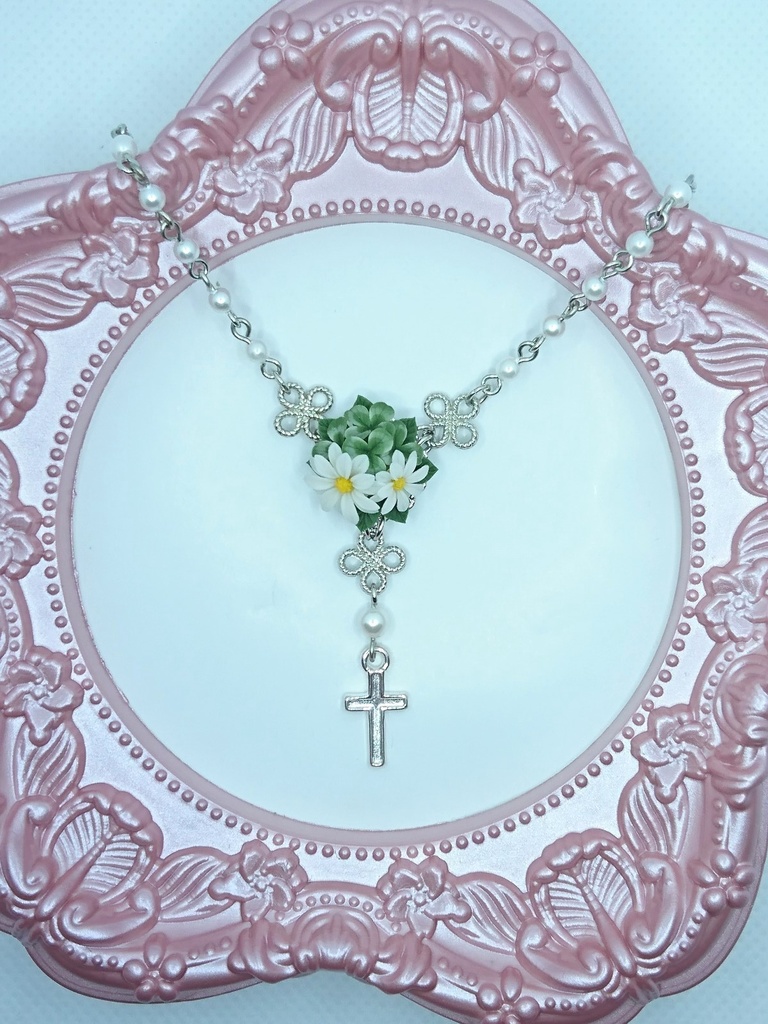 EB11【BOOTH限定】マーガレットとクローバーのブーケミニロザリオネックレス