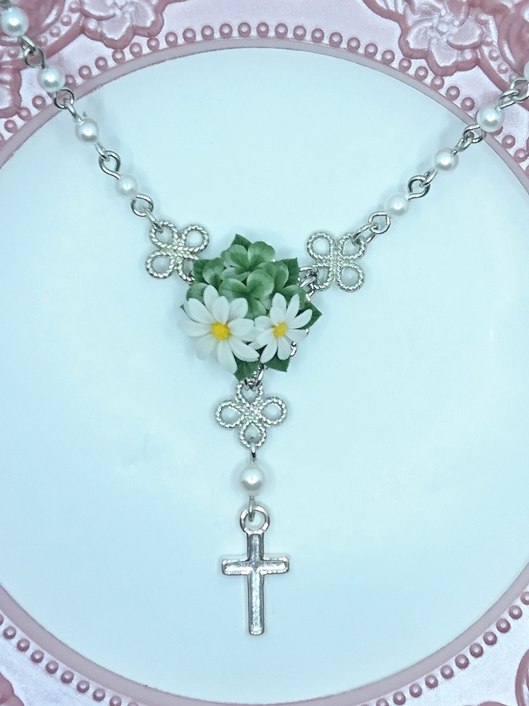 EB11【BOOTH限定】マーガレットとクローバーのブーケミニロザリオネックレス
