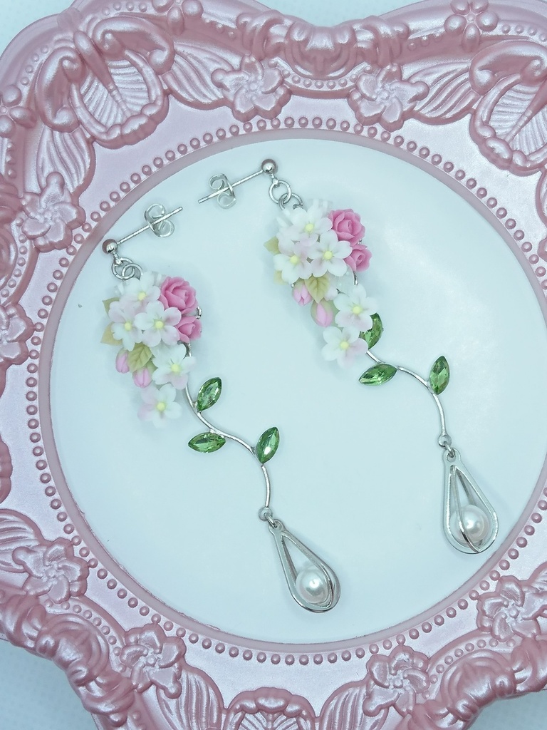 桜のキャスケードブーケピアス(サージカルステンレス)/イヤリング/樹脂ノンホールピアス/クリップ式イヤリング(サージカルステンレス)