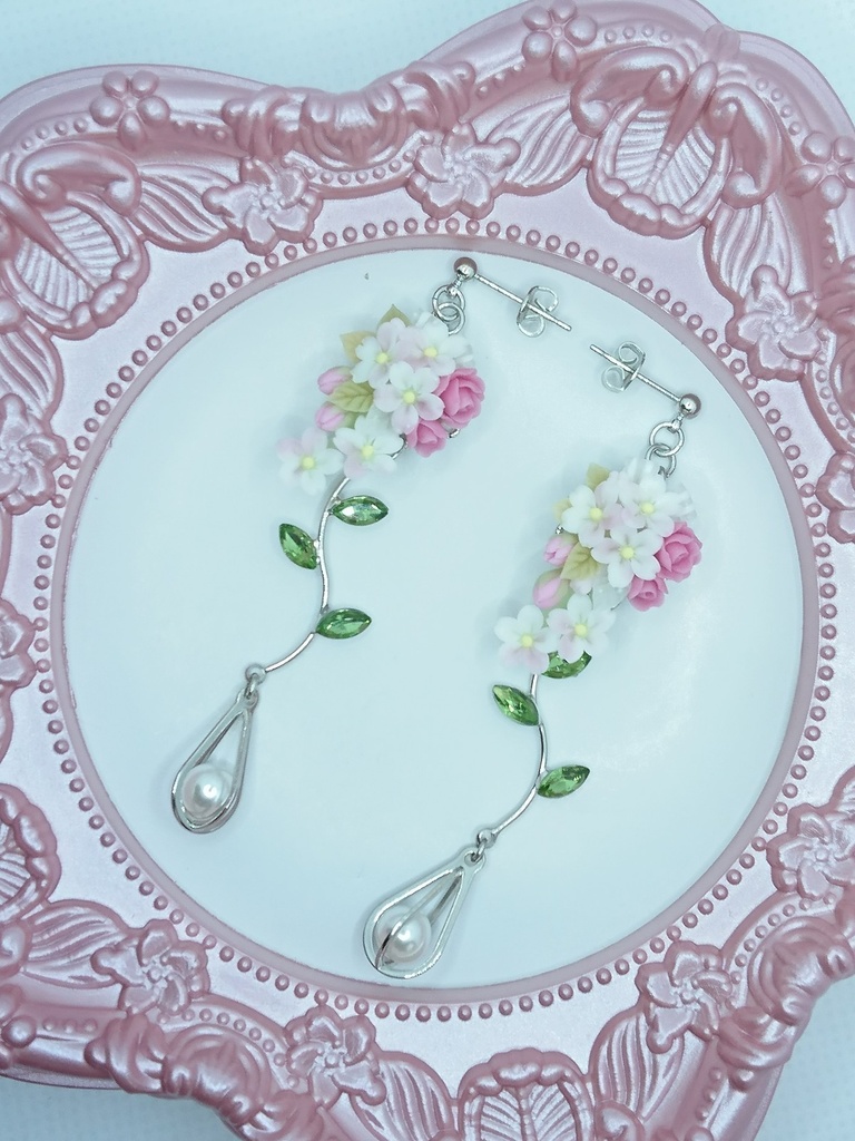 桜のキャスケードブーケピアス（サージカルステンレス）/イヤリング/樹脂ノンホールピアス/クリップ式イヤリング（サージカルステンレス）