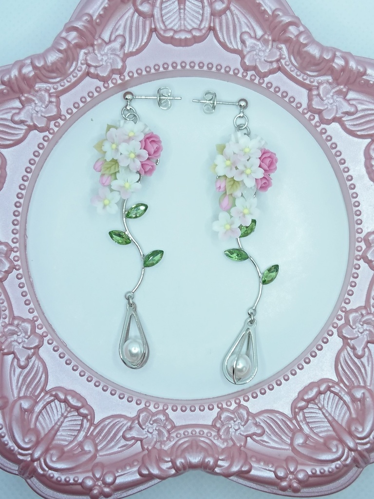 桜のキャスケードブーケピアス(サージカルステンレス)/イヤリング/樹脂ノンホールピアス/クリップ式イヤリング(サージカルステンレス)