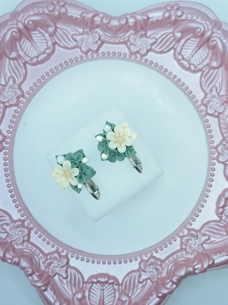 97 クローバーのミニブーケイヤリング①