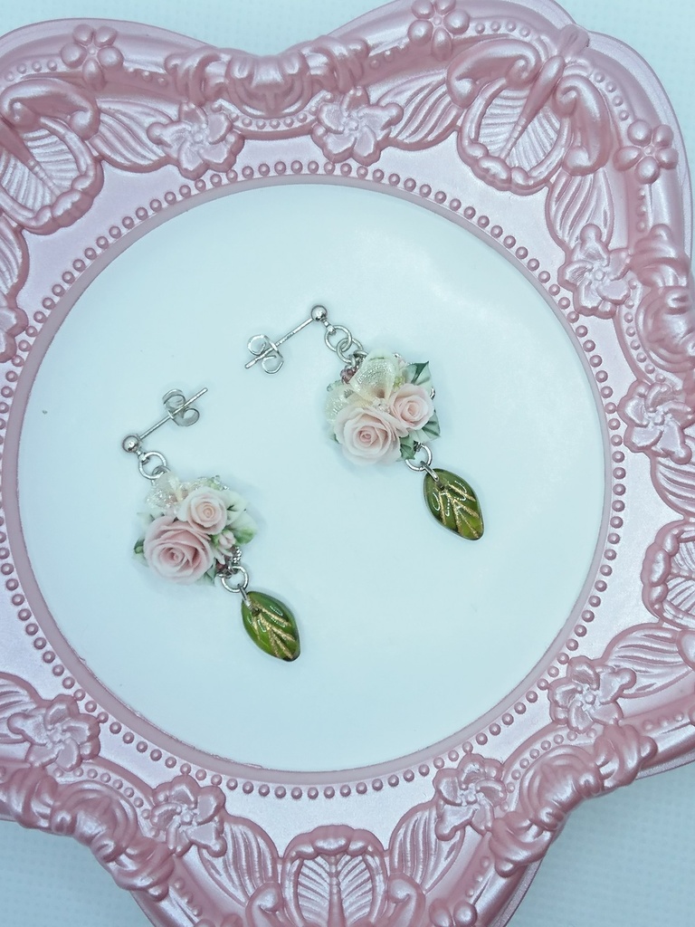 83 ピンクのバラブーケピアス(サージカルステンレス)パーツ変更可