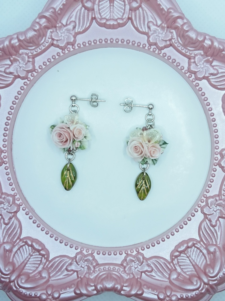 83 ピンクのバラブーケピアス(サージカルステンレス)パーツ変更可