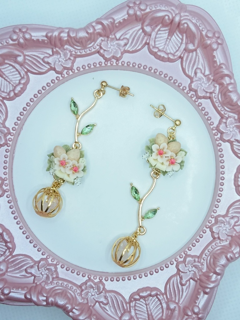 100 ピンクの苺ブーケピアス（サージカルステンレス）パーツ変更可