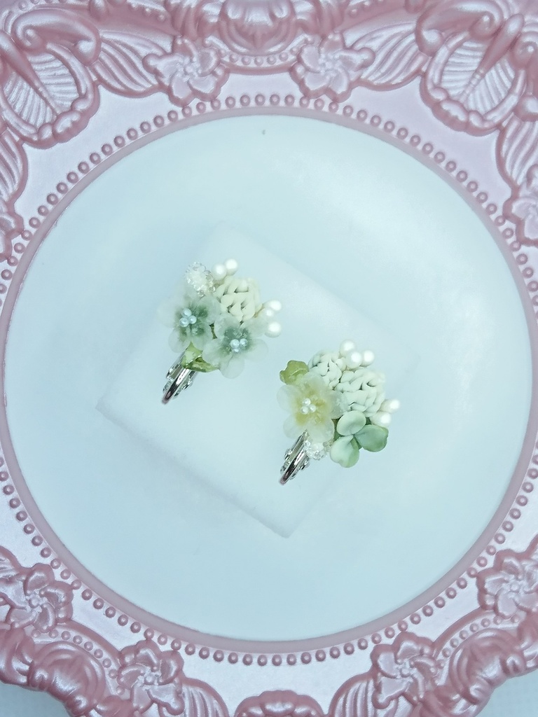 103 シロツメクサとクローバーのミニブーケイヤリング