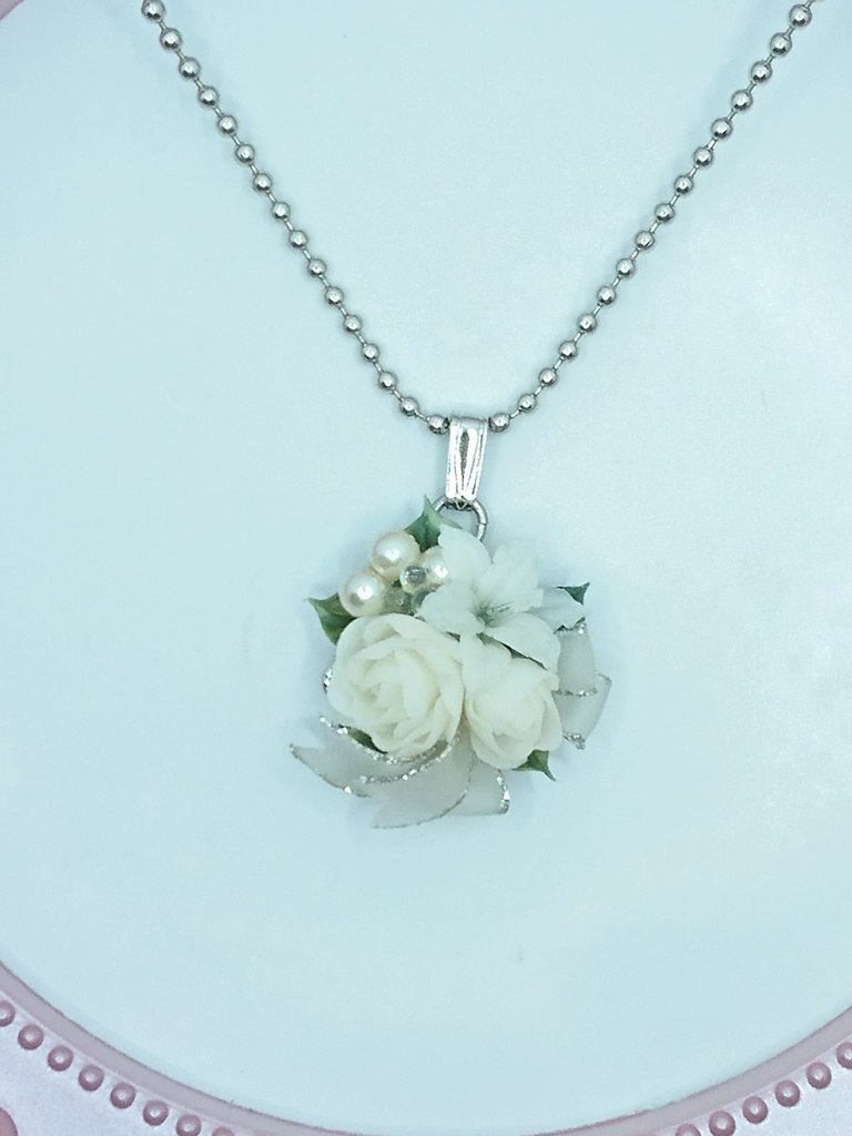ウェディングブーケのネックレス