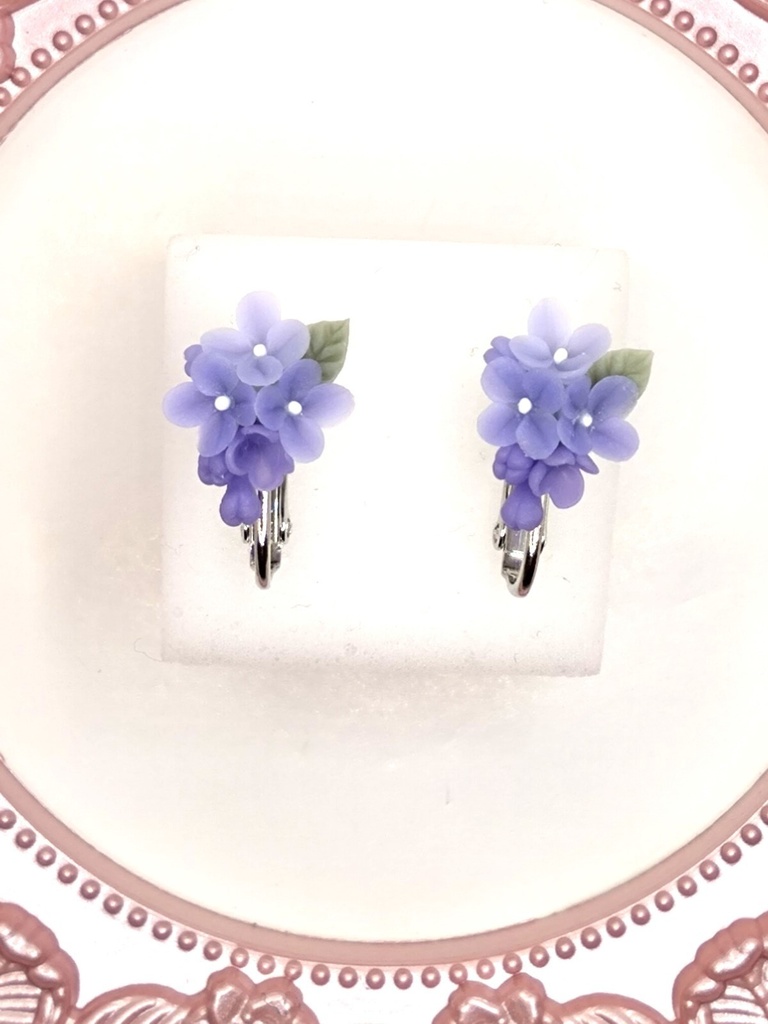 176 ライラックのミニブーケイヤリング(青紫)