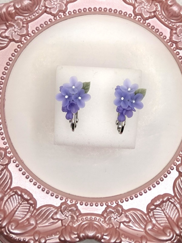 176 ライラックのミニブーケイヤリング(青紫)