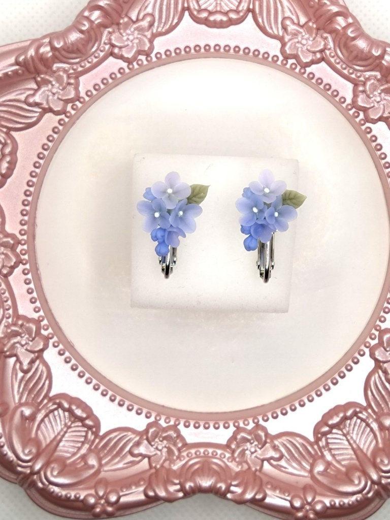 181 ライラックのミニブーケイヤリング(青)