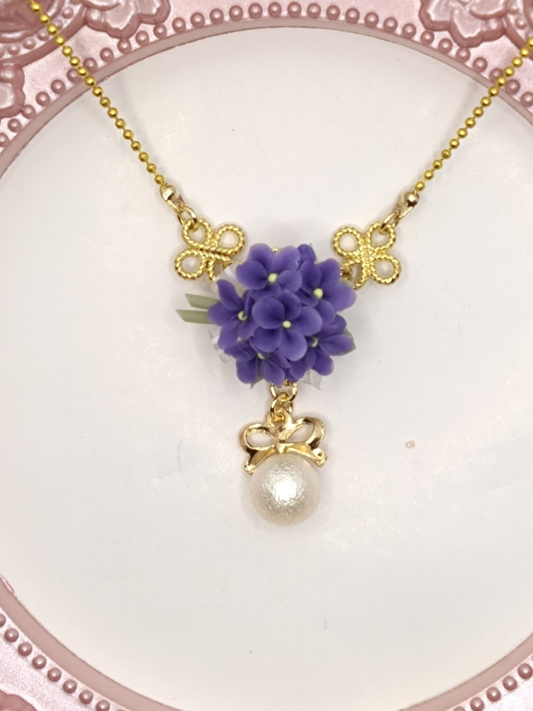 117 スミレのブーケネックレス