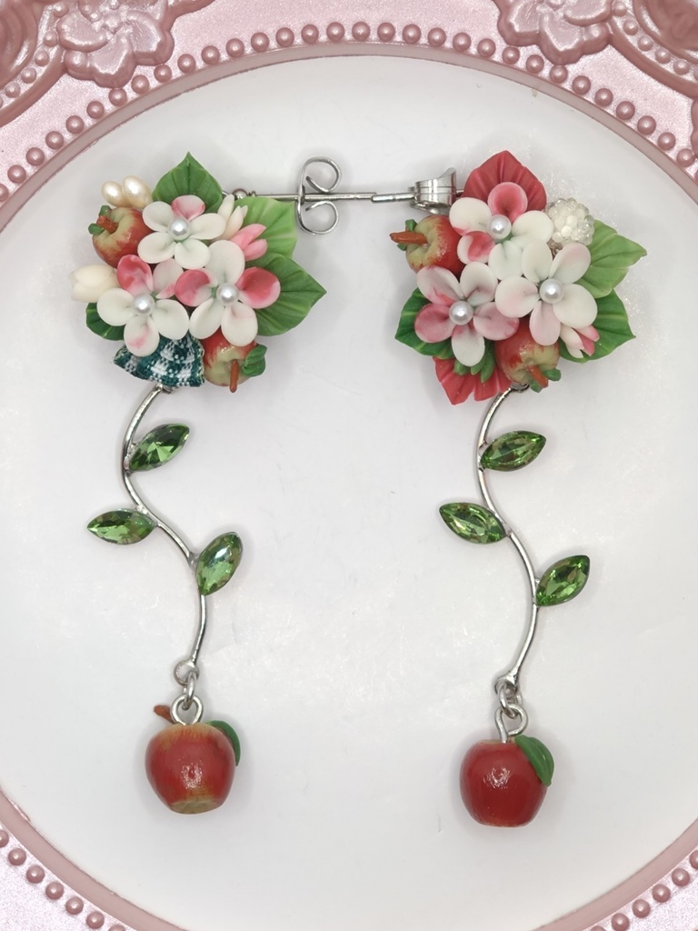 127 赤林檎のブーケピアス(サージカルステンレス)パーツ変更可