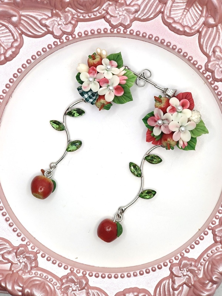 127 赤林檎のブーケピアス(サージカルステンレス)パーツ変更可