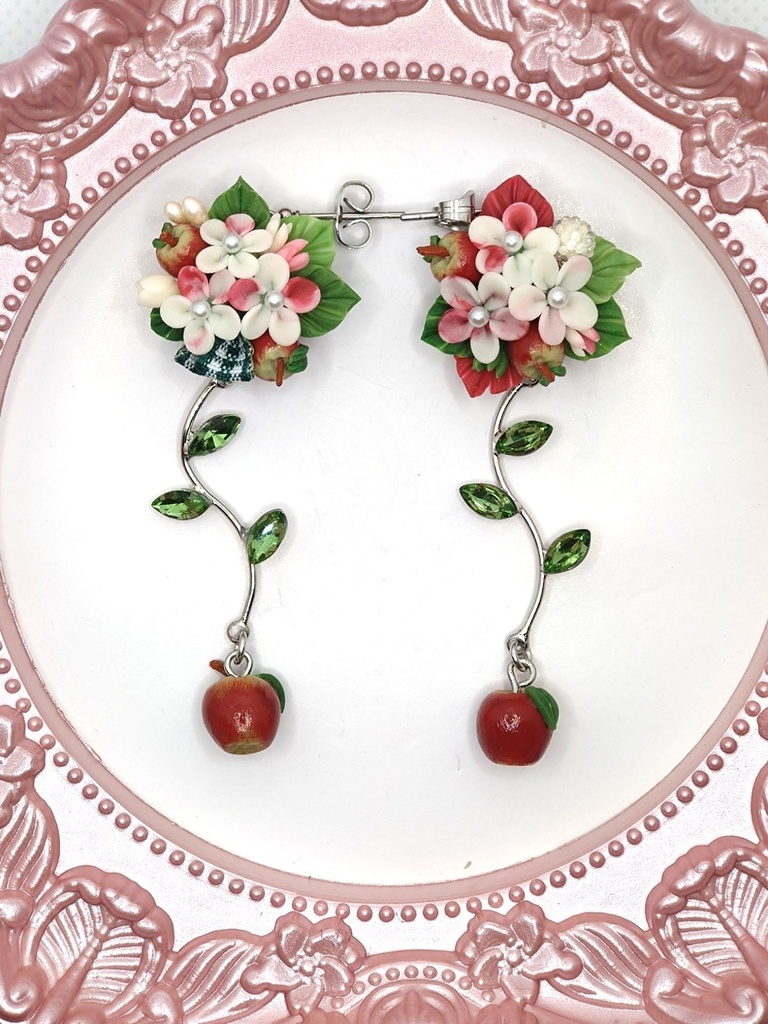 127 赤林檎のブーケピアス(サージカルステンレス)パーツ変更可