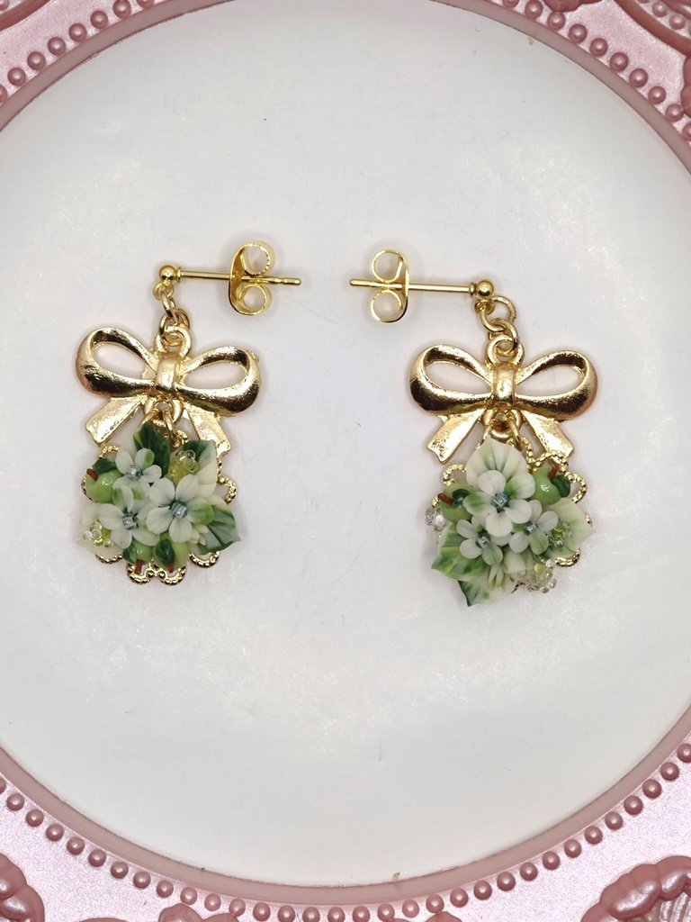 137 青りんごのブーケピアス(サージカルステンレス)パーツ変更可