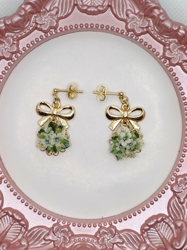 137 青りんごのブーケピアス(サージカルステンレス)パーツ変更可