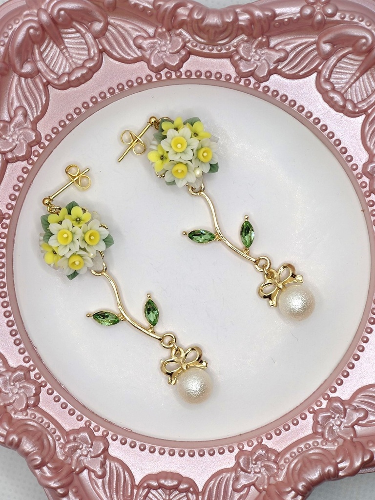 140 水仙のブーケピアス(サージカルステンレス)パーツ変更可