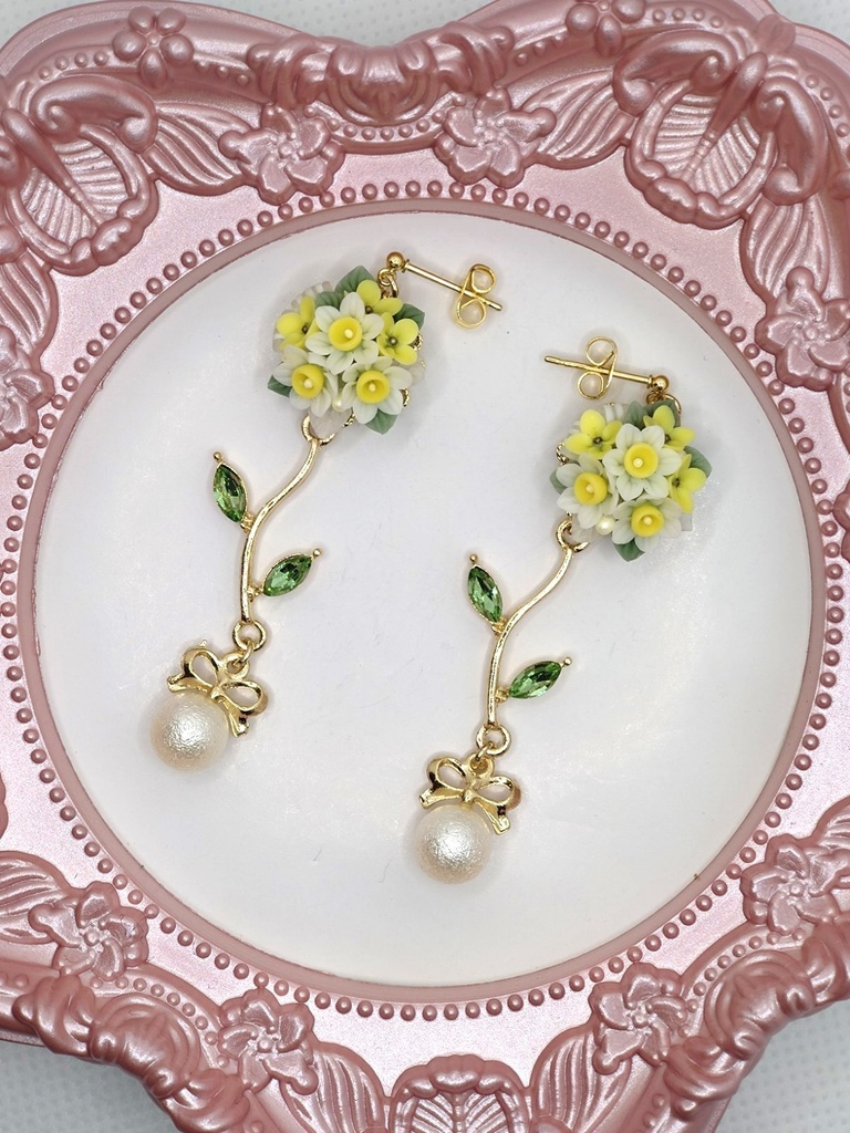 140 水仙のブーケピアス（サージカルステンレス）パーツ変更可