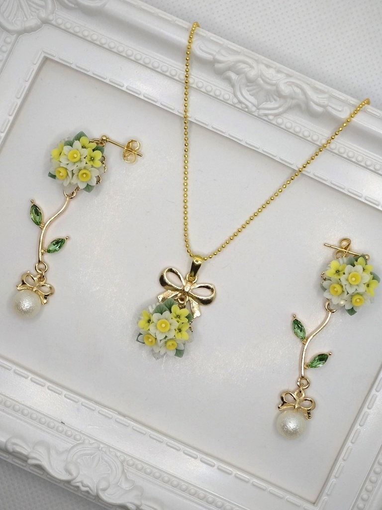 140 水仙のブーケピアス(サージカルステンレス)パーツ変更可