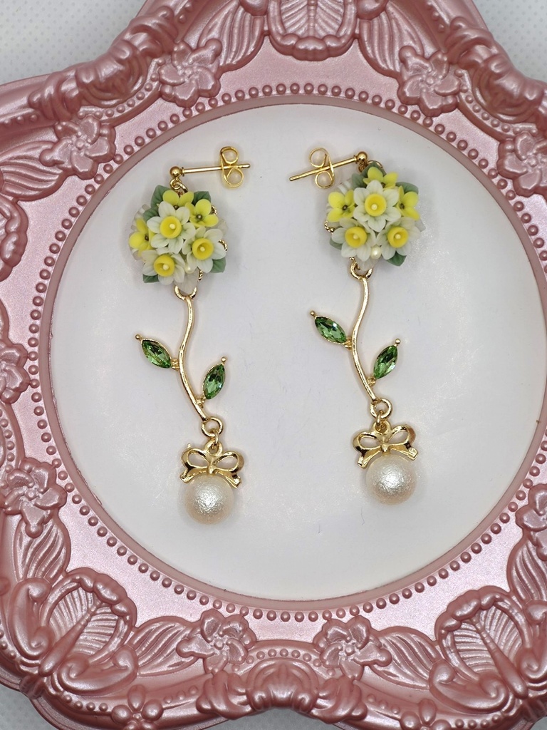 140 水仙のブーケピアス(サージカルステンレス)パーツ変更可