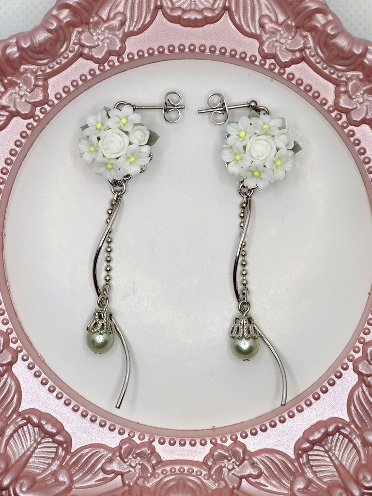 141 白桜のブーケピアス(サージカルステンレス)パーツ変更可