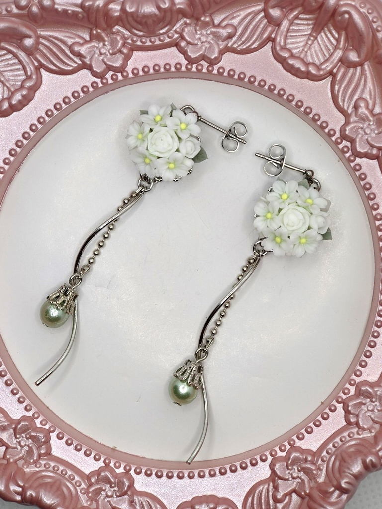 141 白桜のブーケピアス(サージカルステンレス)パーツ変更可