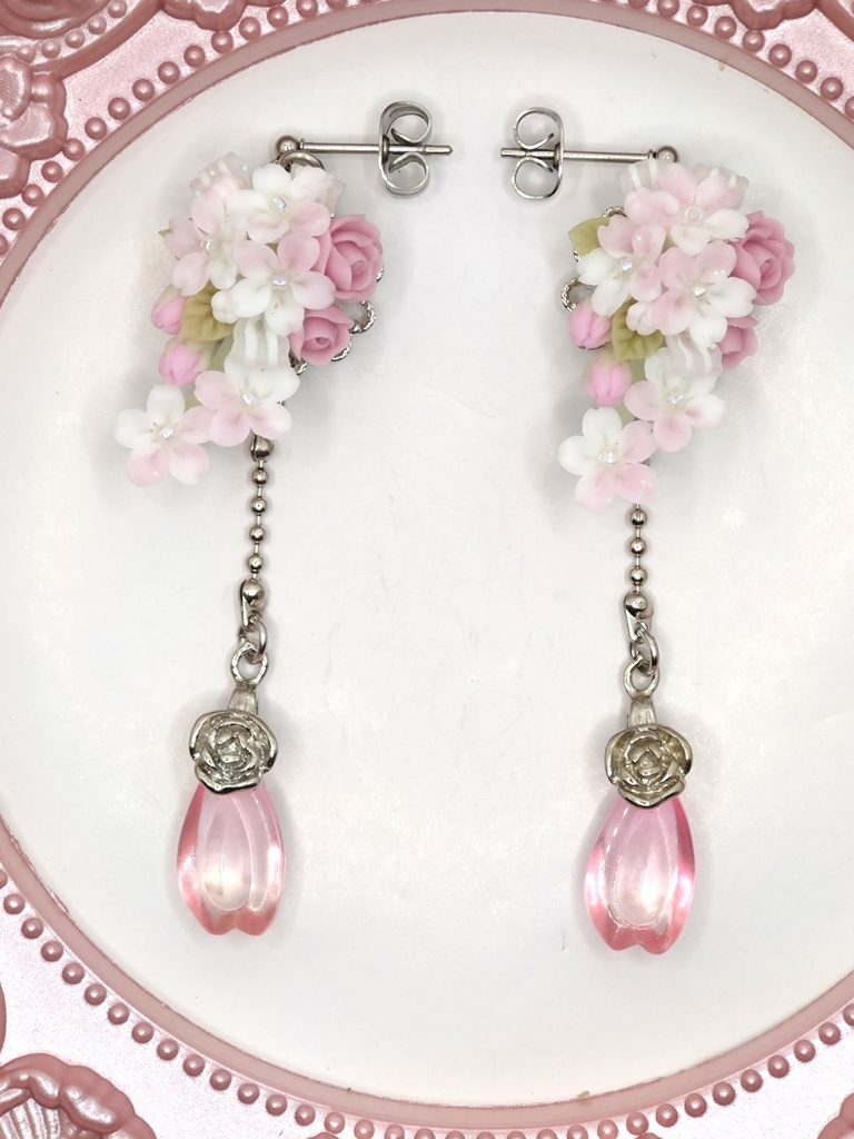 桜のブーケピアス(再販不可)
