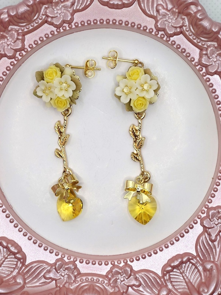 142 桜と黄色のバラブーケピアス(トパーズスワロ)(サージカルステンレス)パーツ変更可