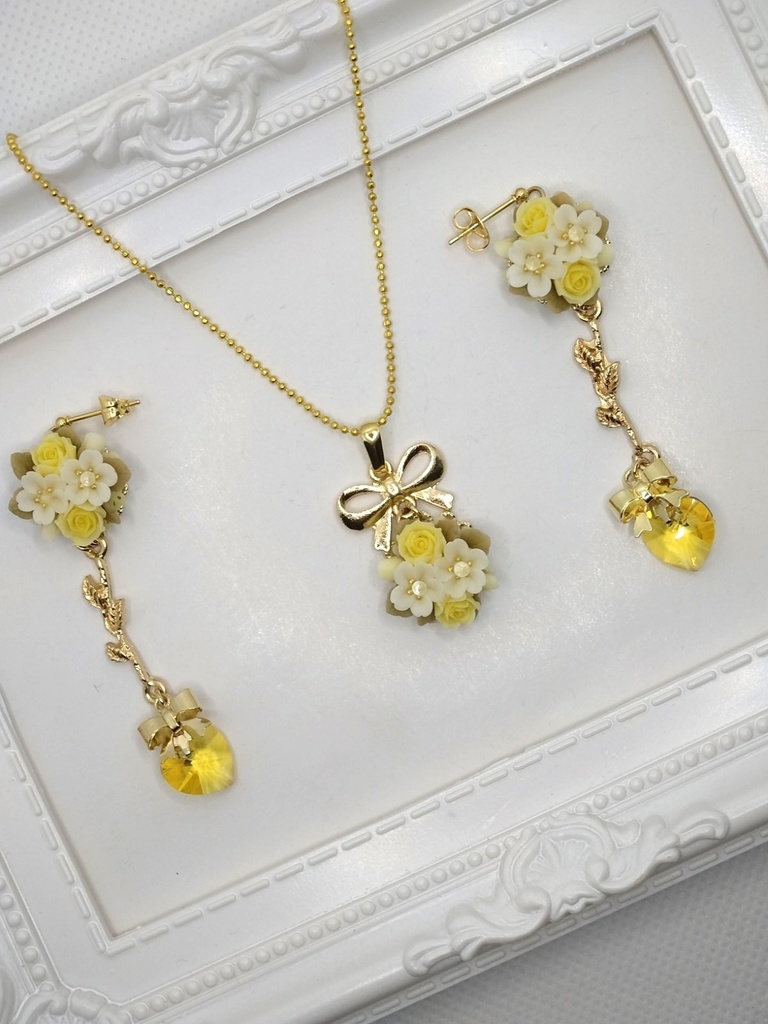 142 桜と黄色のバラブーケピアス(トパーズスワロ)(サージカルステンレス)パーツ変更可